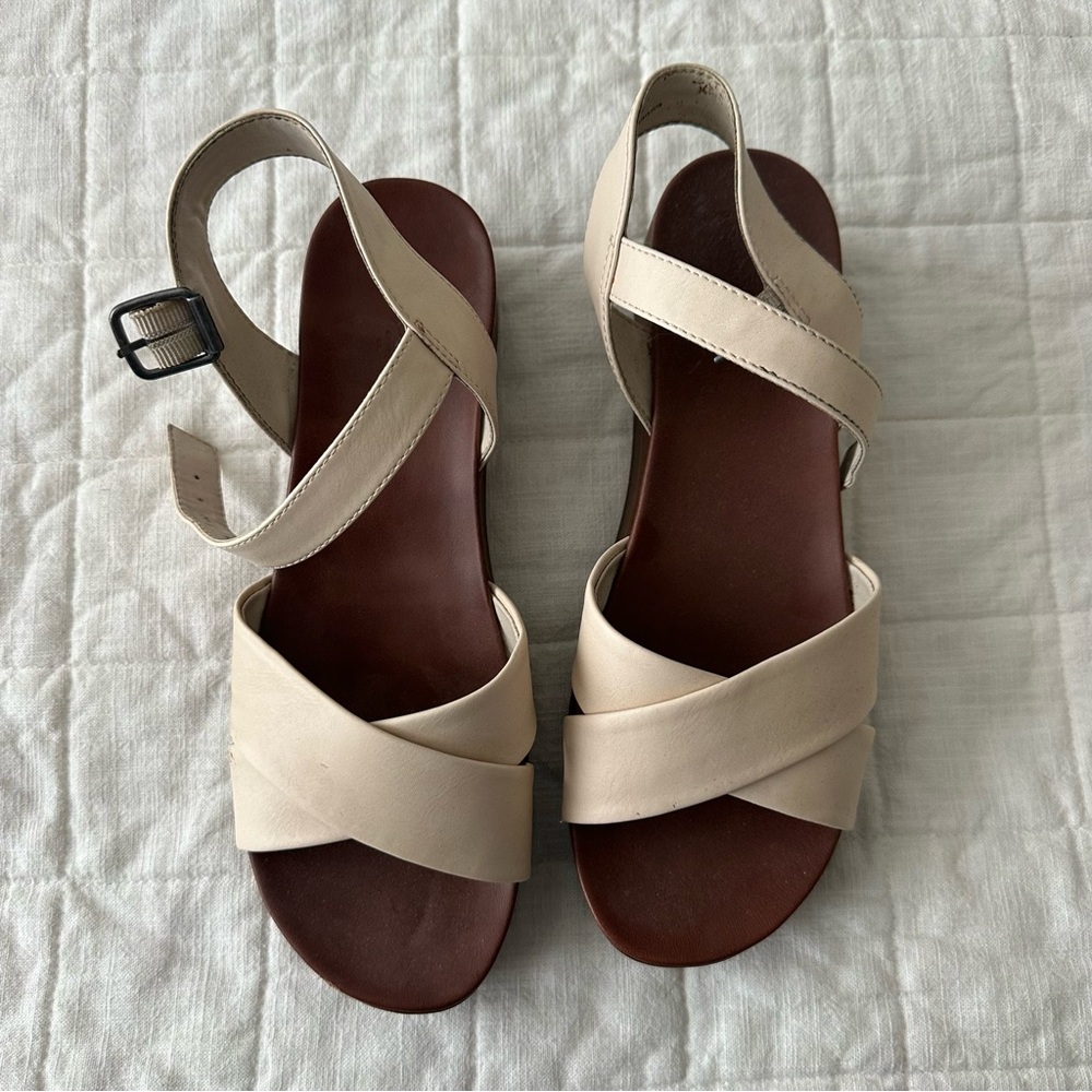 Universal Thread Tan Cross-Strap Sandals